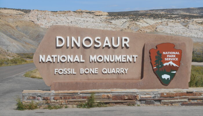 Dinosaur_National_Monument_sign